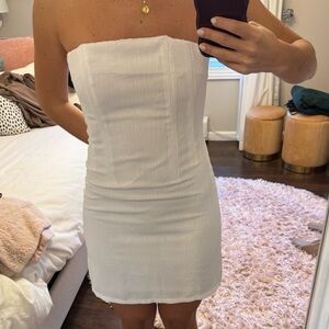 Elegant White Strapless Dress